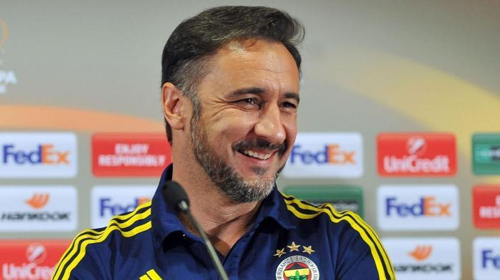 PEREIRA GERİ DÖNÜYOR
Fenerbahçe'de iki dönem teknik direktörlük yapan Vitor Pereira, Sean Dyche ile yollarını ayıran Nottingham Forest'ın yeni hocası oldu. Portekizli teknik adam, 5 yıl sonra Kadıköy'e geri dönüyor.
