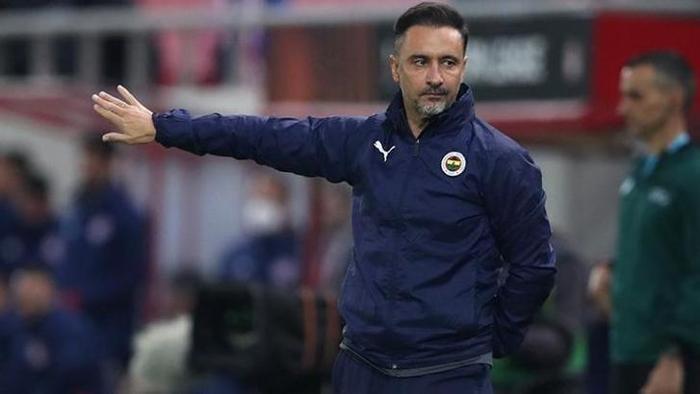 'ORAYA DÖNMEK BİR ONUR'
Vitor Pereira, Forest'ın başındayken düzenlediği ilk basın toplantısında Fenerbahçe sorularını yanıtladı. Portekizli hoca,