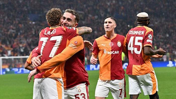 ‘BARIŞ’I ŞU AN GÖRSEM AYAKLARINDAN ÖPERİM’
“Bu maç 23.00 seasında başlasaydı Galatasaray salı akşamı başladığı gollere çarşamba öğleden sonraya kadar devam ederdi. Barış'ı şu an görsem ayaklarından öperim. İkinci yarının başı çok acayip bir an var. Daha önce yaşanmışlıklar var taraftarla arasında. Çok kötü bir orta attı. Taraftar alkışladı. Barış ne yaptı ondan sonra… Sahada aktı resmen. Normalde Cambiaso da kırmızı kart görmeliydi. İki oyuncuya kırmızı kart göstertti say. Felç etti Juventus'u oradan.”
