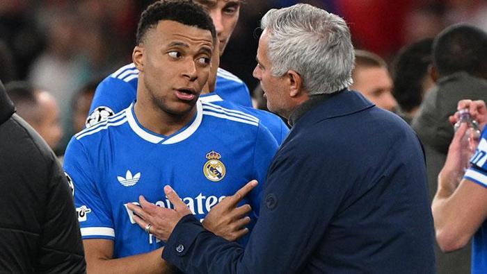 Jamie Carragher: Mourinho bunu söyleyecek son kişi