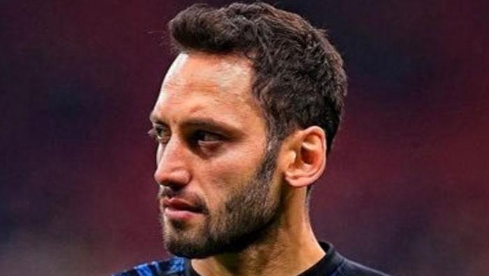 Sarı-kırmızılı ekip en iyi ihtimalle bu miktarın yarısını teklif etti. Cimbom sezon sonunda tekrar denediği takdirde Inter daha zorlu bir durumda kalacak. Yıldız orta saha oyuncusunun sözleşmesi 2027'de sona eriyor ve 6,5 milyon Euro kazanıyor. Kalması için tarafların sözleşmeyi uzatması gerekecek. Zaten maaşı da oldukça yüksek.