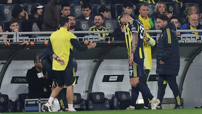 Slovak yıldızın son durumu hakkında sarı-lacivertli kulüp açıklama yaptı. Açıklamada yer alan ifadeler şöyle; 