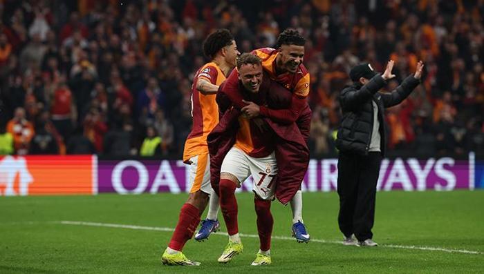 ASLAN AVANTAJI KAPTI
Sarı-kırmızılılar, ilk yarısını 2-1 geride kapattığı müsabakadan 5-2’lik skorla galip ayrıldı. Cimbom bu sonuçla rövanş öncesinde avantajlı bir skor elde etti. Galatasaray, bu turun rövanşında 25 Şubat Çarşamba günü Torino’da Juventus ile karşı karşıya gelecek.