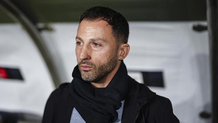 TEDESCO'DAN ÜÇLÜ SAVUNMA PLANI!
Öte yandan Fenerbahçe Teknik Direktörü Domenico Tedesco, Milan Skriniar'ın sakatlığıyla birlikte alternatif bir yola gidebilir. İtalyan teknik adamın üçlü savunmaya geçiş yapabileceği; savunmada Yiğit Efe, Çağlar Söyüncü ve Jayden Oosterwolde'yi kullanabileceği iddia edildi.