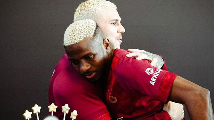 Galatasaray'ın geçtiğimiz yaz 75 milyon euroya Napoli'den tapusunu aldığı 27 yaşındaki Nijeryalı santrfor bu sezon UEFA Şampiyonlar Ligi'nde 7 maçta 6 gol, 2 asistlik performans sergilerken 5-2'lik Juventus zaferinde gol atamasa da 2 asistlik skor katkısı ve etkileyici futboluyla adından söz ettirmişti.