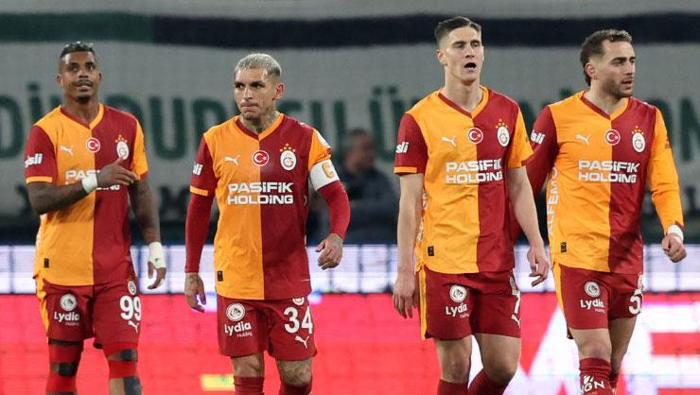 Süper Lig'in 23. haftasında lider Galatasaray deplasmanda Konyaspor'a 2-0 mağlup oldu. Şampiyonlar Ligi'ndeki Juventus zaferinin ardından rotasyonlu bir kadroyla maça çıkan Aslan, 2. yarıda yediği gollerle bu sezon ligde 2. kez mağlup oldu. Konyaspor yeni hocası İlhan Palut yönetiminde ilk galibiyetini alırken goller Adil Demirbağ ve Kramer'den geldi.