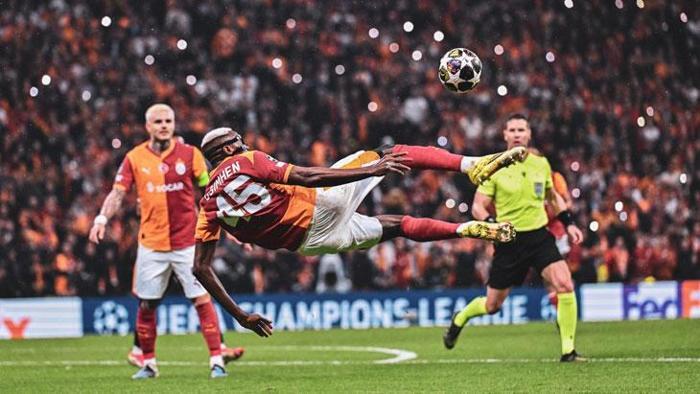 DURUMU CİDDİ DEĞİL
Teknik heyet, risk almamak adına golcü oyuncuyu dinlendirme kararı vermişti. Yapılan kontrollerin ardından Osimhen’in durumunun ciddi olmadığı öğrenildi. Sağlık ekibinin raporuna göre yıldız futbolcunun dizindeki ağrının yoğun maç temposuna bağlı olduğu ve önemli bir sakatlık tespit edilmediği belirtildi.