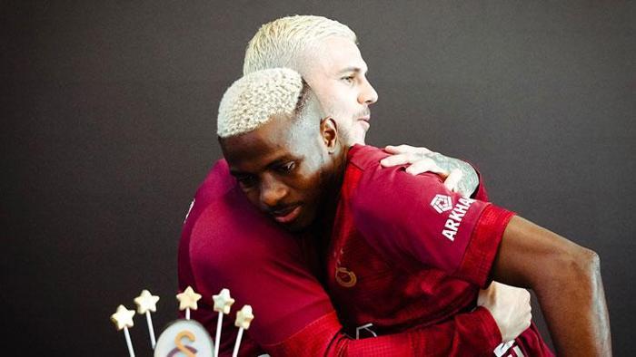 KONYA'YA GÖTÜRÜLMEDİ
Galatasaray’da Victor Osimhen sevinci yaşanıyor. Juventus karşısında ortaya koyduğu müthiş performansın ardından dizinde ağrı hisseden Nijeryalı yıldız, tedbir amaçlı olarak Konyaspor deplasman kadrosuna alınmamıştı.