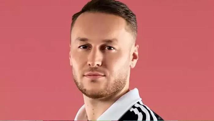 PERFORMANSI
Juventus forması altında bu sezon toplam 32 resmi maçta görev alan Teun Koopmeiners, 2 kez rakip fileleri havalandırdı. Orta sahadaki oyun kurulumuna katkısı ve saha içindeki liderliğiyle teknik ekibin önemli kozlarından biri oldu.