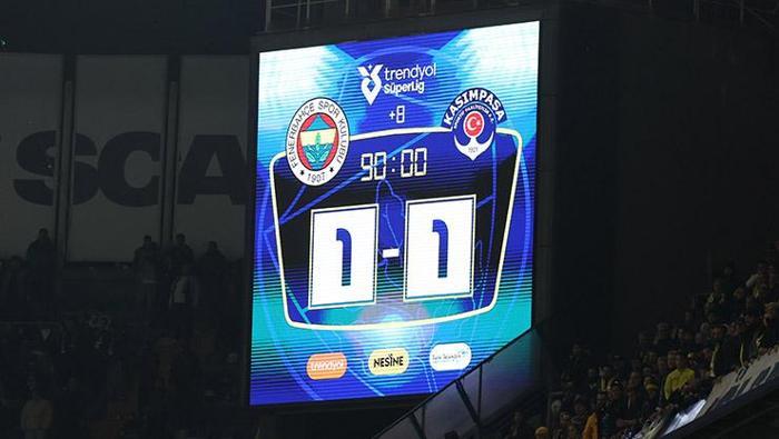 Süper Lig'in 23. haftasında Fenerbahçe, sahasında konuk ettiği Kasımpaşa ile 1-1 berabere kaldı. Son dakikaları muazzam bir sona sahne olan mücadelede Fenerbahçe'nin golünü 90+5'inci dakikada Marco Asensio kaydetti. Kasımpaşa'nın golünü ise 90+11. dakikada Jim Allevinah attı. Bu sonuçla birlikte Fenerbahçe, 53 puana yükseldi. Kasımpaşa ise 20 puana çıktı. Mücadelenin 90+2. dakikasında konuk ekipte Ben Ouanes, ikinci sarıdan kırmızı kartla takımını 10 kişi bıraktı.