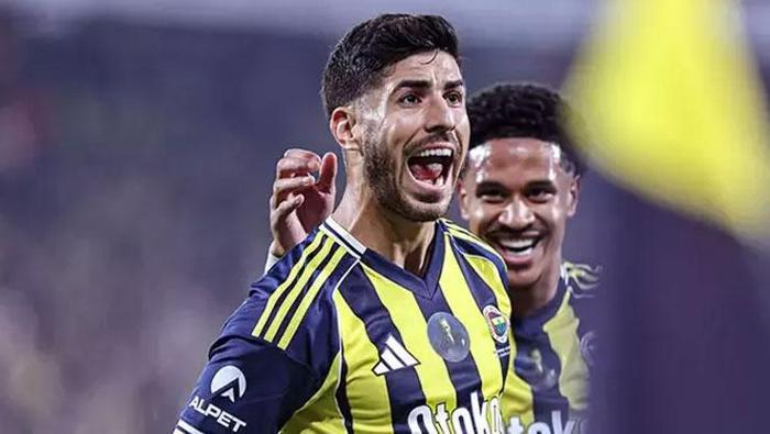 ‘İNANILMAZ GOLÜNE HAYRAN KALACAKSINIZ’
İşte Diario AS gazetesinin Asensio yorumu; “Asensio'dan muhteşem bir gol! Eski Real Madrid oyuncusunun inanılmaz golüne hayran kalacaksınız; golü kutlarken adeta çılgına döndü! İspanyol oyuncu, Fenerbahçe adına uzatma dakikalarında bir gol attı. Ancak bu galibiyet için yeterli olmadı, çünkü Fenerbahçe birkaç dakika sonra eşitliği sağladı.”