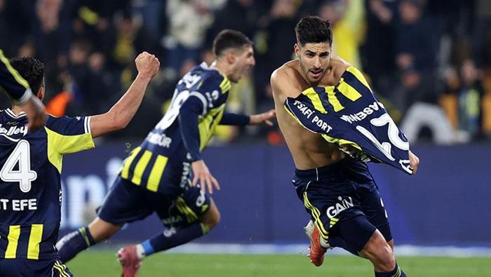 2. FENERBAHÇE
Sezon sonu toplayacağı puan: 79 puan*Kasımpaşa beraberliği sonrası Fenerbahçe'nin şampiyonluk ihtimali yüzde 37.5'tan yüzde 32.6'ya geriledi.