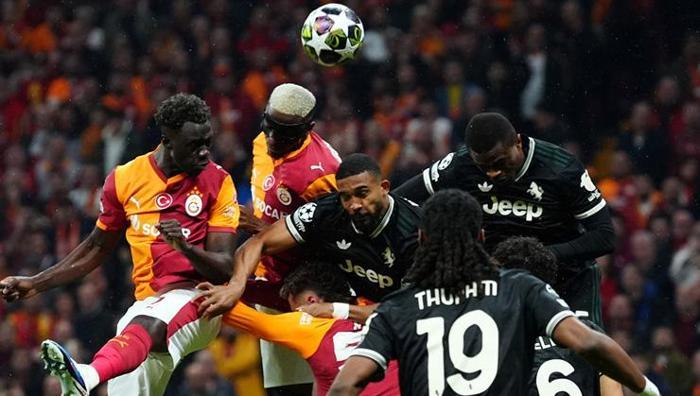 DEVLERİN GÖZÜ ÜÇ İSMİNDE
Takvim'in haberine göre Avrupa'nın önde gelen kulüplerinden birçok scout ekibi, Juventus karşılaşmasını tribünden takip edecek. Özellikle Wilfried Singo, Gabriel Sara ve Barış Alper Yılmaz'ın performanslarının yakından izleneceği öğrenildi.