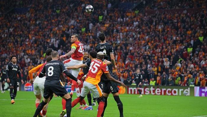 SEZON SONU TEKLİF KAPIDA
Sezon sonunda sarı-kırmızı kulübe bu isimler için resmi tekliflerin gelme ihtimalinin yüksek olduğu konuşuluyor; ilk maçta alınan 5-2'lik galibiyetle Gabriel Sara ile Barış Alper Yılmaz'ın ortaya koyduğu etkili performansın Avrupa kulüplerinin ilgisini artırdığı vurgulanıyor.