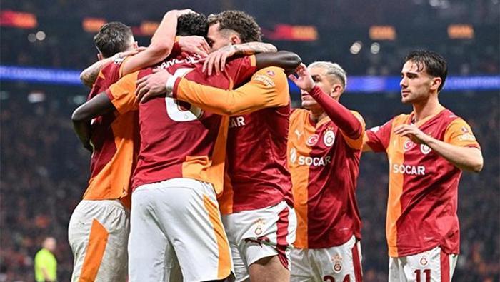 Galatasaray, UEFA Şampiyonlar Ligi'nin son 16 play-off etabı rövanş maçında Juventus'a konuk olacak. Temsilcimiz, Şampiyonlar Ligi son 16 play-off turu ilk maçında Juventus'u 5-2 mağlup ederek tarihi bir zafer kazanmıştı. Tur için büyük avantaj yakalayan sarı-kırmızılılar, turu atlaması halinde 12 sezon sonra yine bir Juventus zaferiyle UEFA Şampiyonlar Ligi'nde son 16 takım arasına girecek.