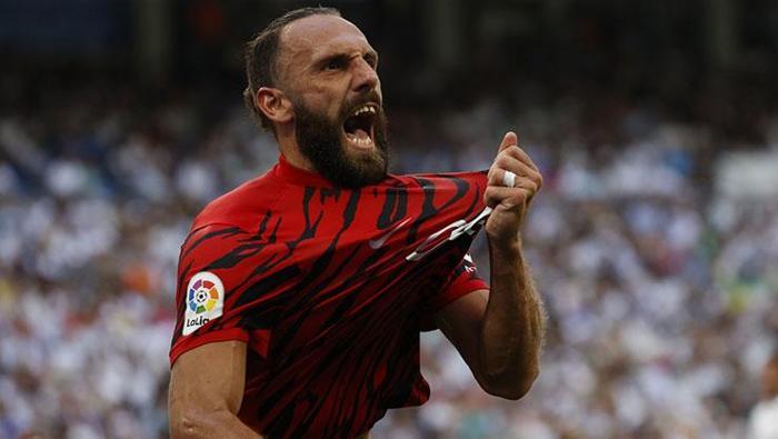 A Spor'un haberine göre, hedefteki futbolculardan birisi de Vedat Muriqi. Kadıköy yönetimi, 31 yaşındaki golcüyü devre arasında da istemişti. Mallorca ise Muriqi'nin satışına sıcak bakmamıştı. Kosovalı forvet, bu sezon 23 lig sınavında 16 gol ve 1 asist üretti.