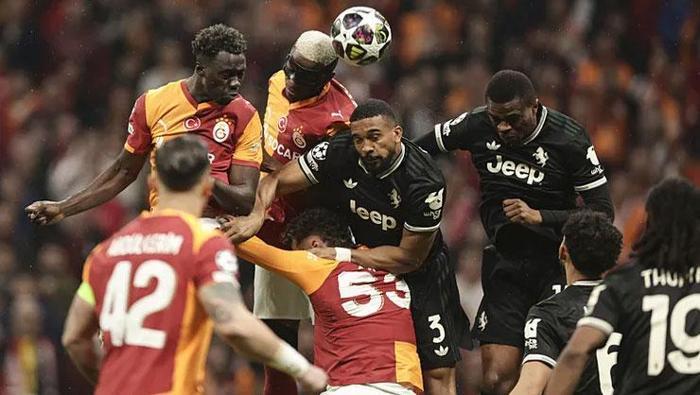 600 MİLYON DETAYI
Şampiyonlar Ligi'nin lig aşamasını 3 galibiyet, 1 beraberlik ve 4 mağlubiyetle 20. Sırada tamamlayan Galatasaray, şu ana kadar 42.5 milyon euro kazandı. Sarı-kırmızılı takım, İtalya'dan turla dönmesi halinde kasasına 11 milyon euro (yaklaşık 600 milyon TL) daha ekleyecek. Bu rakamla birlikte Galatasaray'ın kasasına toplamda 52.5 milyon euro para girmiş olacak.