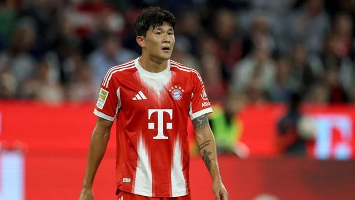 İKİ DEV YARIŞA GİRECEK
Diario AS gazetesinin yaptığı habere göre, İstanbul’un dev kulüpleri olan Beşiktaş ve Galatasaray sezon sonu için Bayern Münih’in Güney Koreli futbolcusu Kim Min-Jae için karşı karşıya geleceğini iddia etti.