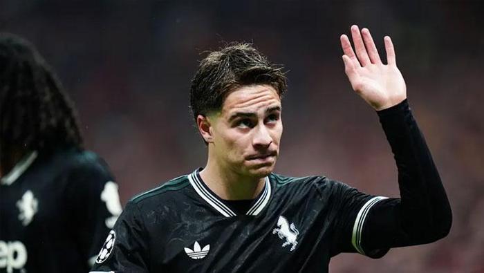 “Bir turda Juventus gibi buraların gediklisi bir takıma içeride 5, dışarıda 2 atıyorsun. Juventus 10 kişi kalmış. Mutlu olmamız lazım ama eksik bıraktılar bizi. Teşekkürler Kenan, Zhegrova, Thuram… Karşı karşıyaları dışarıya vurdular.”