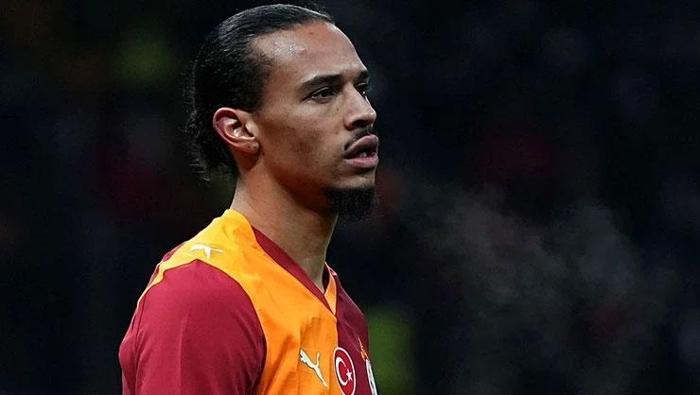 'SANE HAYAL KIRIKLIĞI'
“Bende 90 dakikanın özeti skor olarak turu geçti Galatasaray ama oyun olarak sınıfta kaldı. Adamların pili olsa gitti. Galatasaray’da sakatlık sonrası dönenlerde sıkıntı var. Sane hayal kırıklığı, İlkay dönemedi, Yunus dönemedi. Rakip 10 kişi değildi, 15 kişi oynadı.”
