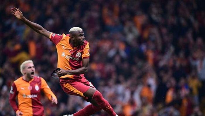 OSİMHEN LİVERPOOL'U DEVİRMİŞTİ
Son olarak UEFA Şampiyonlar Ligi’nin lig aşamasında Galatasaray, RAMS Park’ta Liverpool’u konuk etmiş ve Osimhen’in golü ile sarı-kırmızılı ekibin sahadan galibiyet ile ayrılması hatırlatılınca Carragher, ‘Evet ama biz onları yener ve turu geçeriz’ yanıtını verdi.