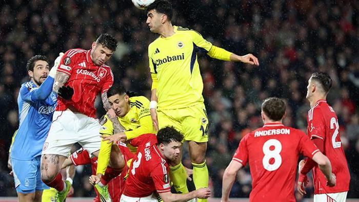 'Yenil ama kaybetme!' - Zafer Büyükavcı - Fanatik
Fenerbahçe, İstanbul’daki 3-0’lık yenilginin rövanşında sahaya kalede Ederson; savunmada Semedo, Skriniar, Çağlar, Oosterwolde; orta alanda Alvarez, Fred, Levent; hücumda Asensio, Talisca ve Musaba dizilişiyle çıkmıştı! İyi kadro değil mi? Gelin görün ki; bu oyunculardan hiçbiri, Nottingham Forest rövanşında ilk onbirde yoktu. Asensio ve Levent kulübede, Musaba listede olmadığı ve diğer 8 oyuncu sakatlıkları nedeniyle kadroda yoktular. Hâl böyle olunca, Tedesco’nun şapkadan tavşan çıkartması gerekiyordu. “Çıkarttı” mı diye sorarsanız, “Tavşan değil, fil çıkarttı” cevabını veririm.