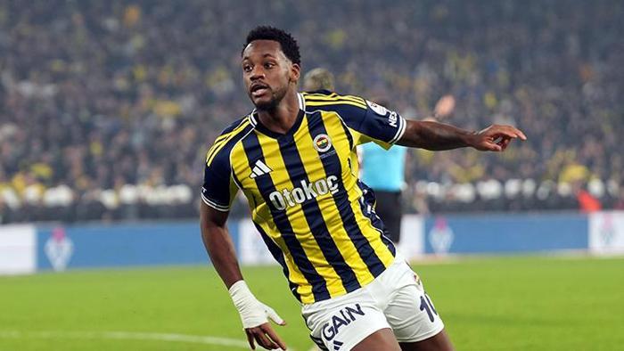 FENERBAHÇE'DE 5 GOL ATTI
Jhon Duran, Fenerbahçe'de toplam 21 resmi maça çıktı. 22 yaşındaki futbolcu söz konusu müsabakalarda 5 kez gol attı ve 3 kez de asist performansı sergiledi.