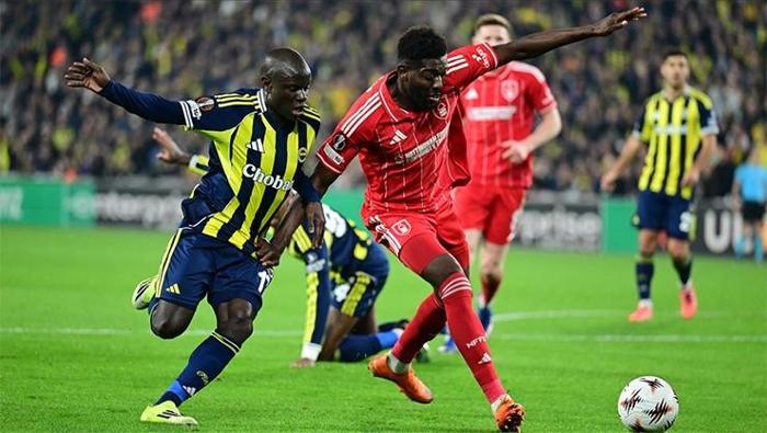 Antalyaspor ise sahasında güçlü rakibi karşısında sürpriz bir sonuç alarak puan ya da puanlar hedefliyor. Kırmızı-beyazlı ekip 6 galibiyet, 5 mağlubiyet ve 12 beraberlikle 23 puanla 14.sırada yer alıyor.