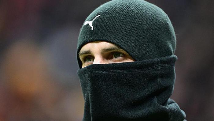 Galatasaray'ın yaşı nedeniyle Icardi'nin maaşını düşürmek isteyeceği belirtilirken İtalya'dan cazip bir teklif gelmesi halinde yıldız golcünün ciddi olarak değerlendireceği iddia edildi.