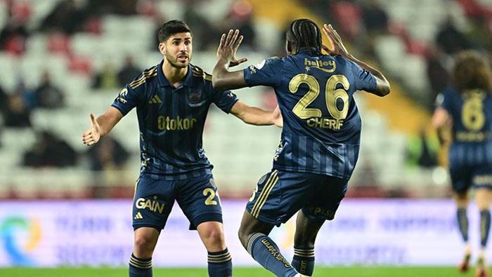 Süper Lig'de 2025/26 sezonunun 24. haftası tamamlandı. Fenerbahçe, 2-0 geriye düştüğü maçta Antalyaspor'la 2-2 berabere kaldı. Fenerbahçe'de maça ilk 11'de başlayan Marco Asensio, ilk golün asistini yaparken ikinci gol, İspanyol oyuncunun yaptığı ortanın ardından Veysel Sarı'nın kendi kalesine attığı pozisyonda gelmişti.