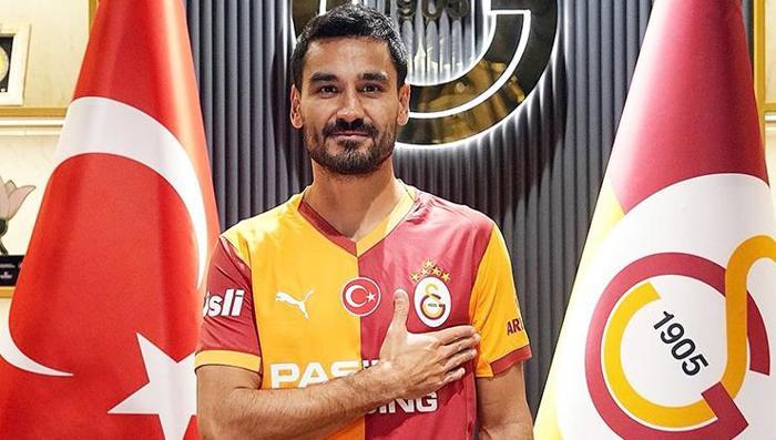 'BU İŞ GİDEREK ACIMASIZLAŞIYOR'
Bir futbolcu olarak sizin için en büyük mutluluk nedir?Hobisini mesleğe dönüştürmenin, hem de çok yüksek bir seviyede yapmanın muazzam ayrıcalığı.Peki, bir futbolcu olarak sizin için en büyük talihsizlik nedir?Bu işin giderek artan acımasızlığı. Sıfırdan kahramana ve tam tersine giden yol her yıl daha da uç noktalara ulaşıyor gibi görünüyor. Bu durum, özellikle genç oyuncular ve çevrelerindekiler için zihinsel zorlukları artırıyor.
