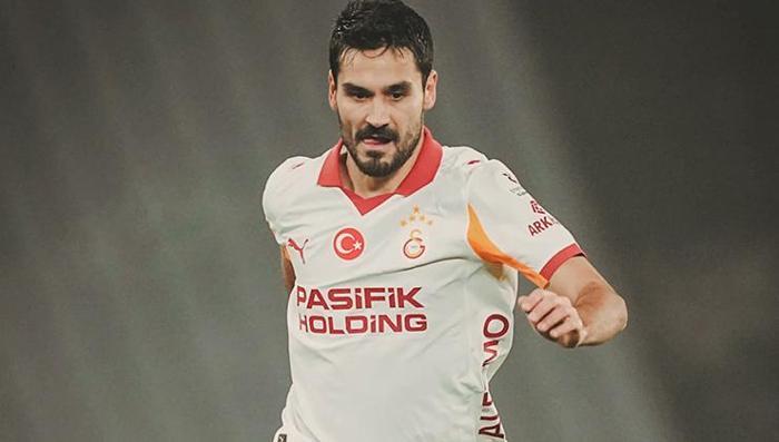 'OYUN ZEKASI VE SORUMLULUK ALMA'
En son hangi kitabı okudunuz?Dürüst olmak gerekirse, ben pek kitap okuyan biri değilim. İlgimi çeken birçok konu var, ancak geleneksel kitaplar yerine bu konularla ilgili çevrimiçi makaleler okumayı çok daha fazla tercih ediyorum.Bir takım arkadaşında en çok hangi niteliklere değer verirsiniz?Oyun zekası, özverilik ve işler zorlaştığında sorumluluk alma isteği.