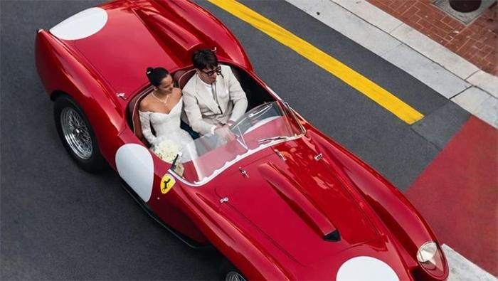 Formula 1 pilotu Charles Leclercin masal gibi düğününe damga vuran milyonluk araba