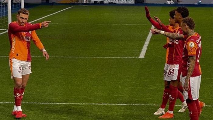 Sarı-kırmızılı takımda devre arasında Napoli'den kiralanan Noa Lang'ın geleceği ise henüz netlik kazanmadı. Galatasaray'da Noa Lang'ın geleceğinin Barış Alper Yılmaz'a bağlı olduğu iddia edildi.