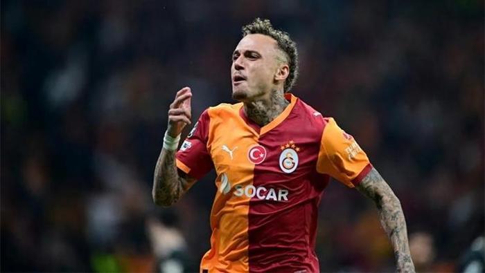 Sabah'ta yer alan habere göre Napoli'den kiralanan Hollandalı sol açığın satın alma opsiyonu 30 milyon euro. Barış Alper Yılmaz satılırsa, Noa Lang'ın bonservisi alınacak. Osimhen'de pazarlığa yanaşmayan Napoli cephesi, Noa Lang için indirime zorlanacak. İtalyan kulübü ile Galatasaray'ın Lang anlaşmasındaki satın alma opsiyonunun 30 milyon euro olduğu belirtiliyor.