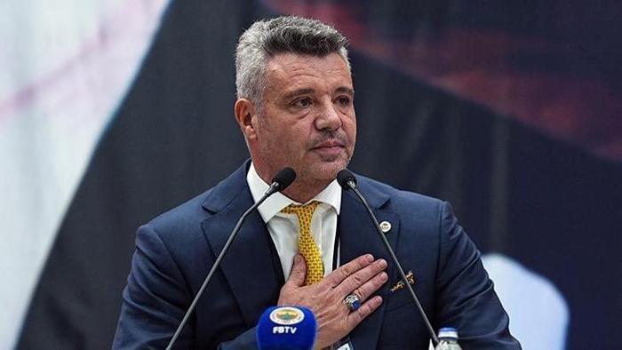 HUZURU BOZANLAR VARSA TESPİT EDİLECEK
Ayrıca Domenico Tedesco’ya, takım içinde huzuru bozan isimler olup olmadığını sorulacağı kaydedildi. Yönetim daha önce İtalyan teknik adamın talebiyle İrfan Can Kahveci, Cenk Tosun ve Rodrigo Becao’yu kadro dışı bırakıp ardından takımdan göndermişti.