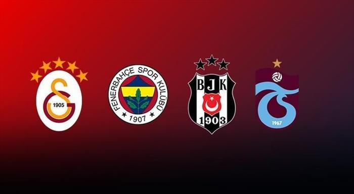 İŞTE 4 BÜYÜKLERİN GÜNCEL KADRO DEĞERİ
Güncelleme sonrası kulüplerin kadro değerlerinde önemli değişiklikler yaşandı. Galatasaray’ın kadro değeri 8 milyon euro artarak 345 milyon euroya yükseldi. Fenerbahçe 11 milyon euroluk artışla 248 milyon euroya çıktı. Beşiktaş 6 milyon euroluk yükselişle 185 milyon euroya ulaştı. Trabzonspor ise 14 milyon euroluk dikkat çeken bir artışla 115 milyon euroya yükseldi.