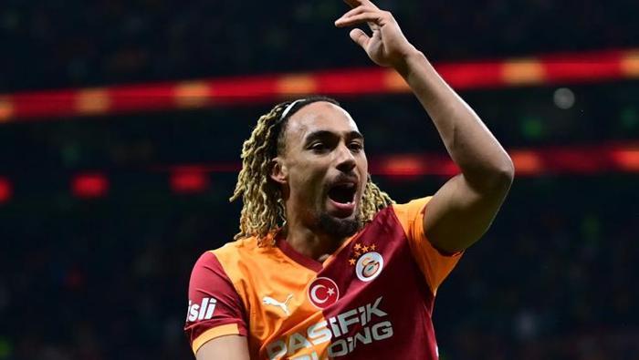 Savunmada ise önemli bir değişiklik beklenmiyor. Göbekte Abdülkerim ve Sanchez ikilisi olacak. Sallai önde başlarsa sağ bekte Boey’nin, solda Jakobs’un oynaması bekleniyor. Ancak diğer taraftan Singo da ilk 11’e zorlayan isimler arasında. Kale ise tecrübesiyle fark yaratan Uğurcan Çakır'a emanet.