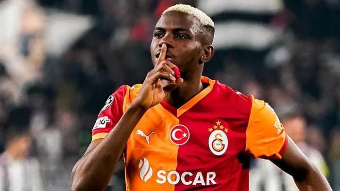 Aslan’da presi başlatacak ilk isim Osimhen olacak. Nijeryalı yıldız sürekli olarak Beşiktaş defansını rahatsız ederken, ona en yakın desteği ise bitmek tükenmek bilmeyen enerjisiyle Barış Alper Yılmaz verecek. Buruk, bu kez Lang’ın yerine Leroy Sane’yi de ilk 11’de oynatarak kanatlardaki hızı artırmayı ve Alman yıldızı da ön taraftaki preste kullanmayı düşünüyor.