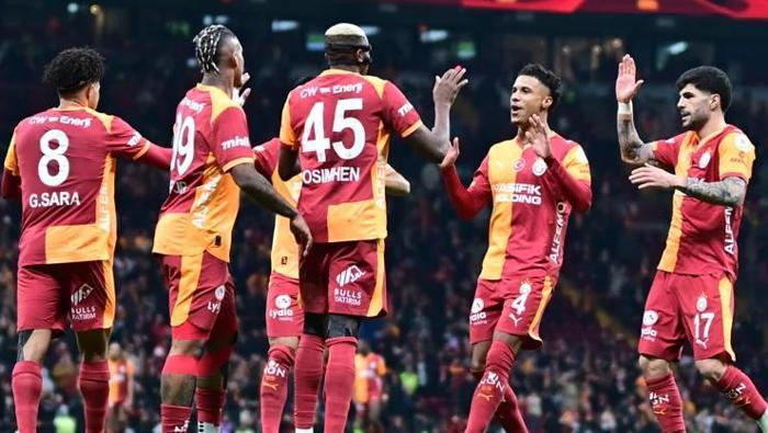 Trendyol Süper Lig'in 25. haftasında Galatasaray deplasmanda Beşiktaş'a konuk olacak. Dev derbi için iki takımda hazırlıklarına başladı. Sarı kırmızılıların teknik direktörü Okan Buruk 3 puan almayı çok istiyor.