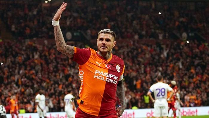 Arjantinli futbol efsanesi Oscar Ruggeri ise Icardi'nin River Plate'e yakışacağını belirtti. Ruggeri, 