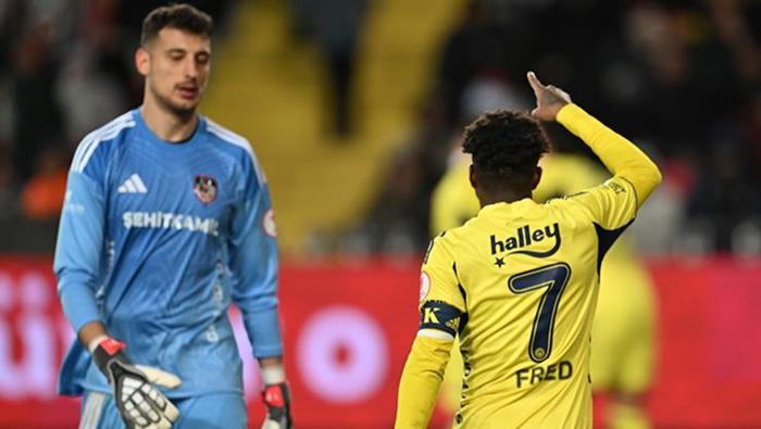 TEK HEDEF 3 PUAN
Yarın akşam Galatasaray ile Beşiktaş, derbi maçında karşı karşıya gelecek. Cimbom ile arasında 4 puanlık bir fark olan Fenerbahçe'nin tek hedefi Samsunspor maçında 3 puan.