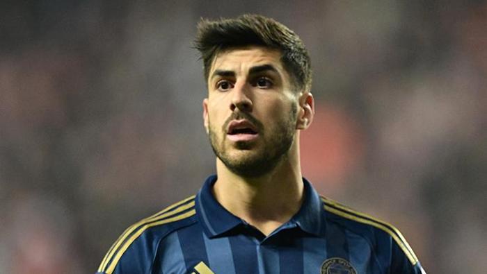 AĞRI HİSSETTİ!
Marco Asensio bugün yapılan antrenmanın bir bölümünde takımla birlikte çalıştı. Ağrı hissetmesinin ardından MR’a giren İspanyol yıldızın son durumu yarın yeniden değerlendirilecek.