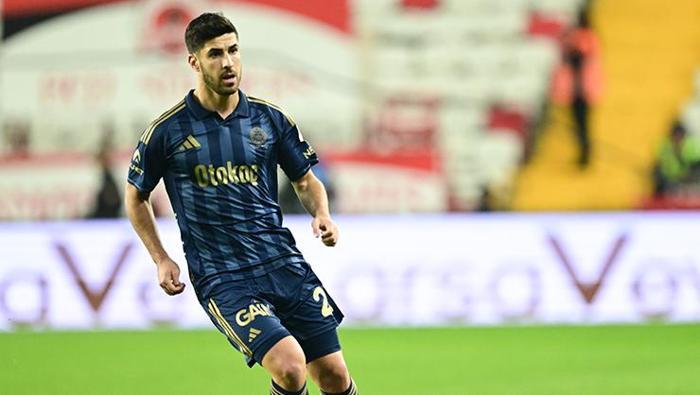 KARAR VERİLECEK
Fenerbahçe teknik heyeti, Marco Asensio’nun durumunu yakından takip ederken yıldız futbolcunun Samsunspor karşılaşmasında forma giyip giyemeyeceğine yapılacak son kontrollerin ardından karar verilecek.