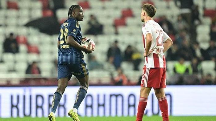 'YETENEĞİNİ TEYİT ETTİ'
Match Afrique’daki yazıda ise 