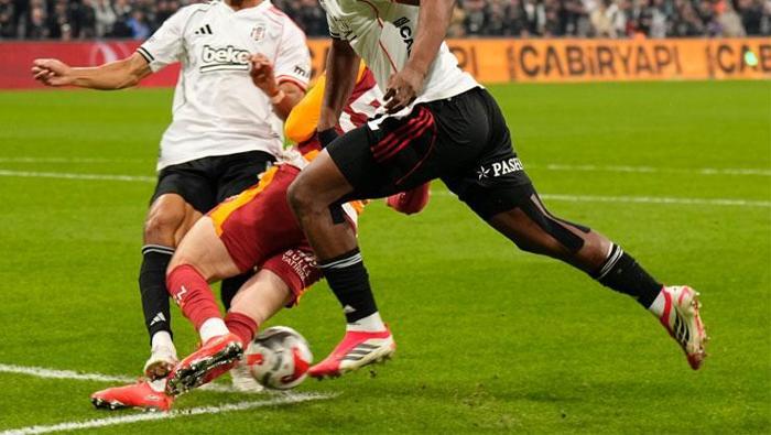 GALATASARAYIN PENALTI BEKLEDİĞİ POZİSYON