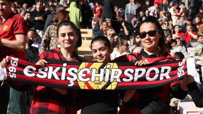 Türkiye-İspanya Kardeşliği akımına Eskişehirspor tribünleri de katıldı... TFF 3. Lig: Eskişehirspor - Bornova 1877 maç sonucu 7-0