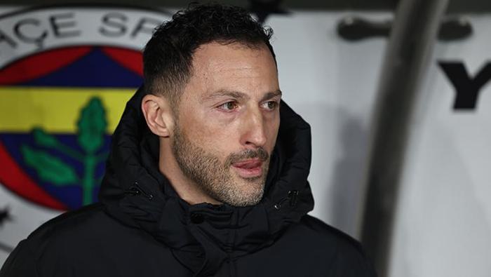 Tedesco maç sonu açıklamaları:
“Bugün üç puan aldığımız için mutluyuz. Çünkü ligde son haftalarda bazı maçlarda puan kaybı yaşamıştık. Bugün üç puan aldık. Bizler için zorlu bir maçtı çünkü rakibimiz adam adama baskı yapıyordu ve çok fazla çözüm üretemedik. Daha iyi oynamamız gerekti, daha akışkan oynamamız gerekti ama maç içerisinde bazı anlarda bunları yapmak bizim için zordu. Özellikle 2-1 geriye düştükten sonra bizim için işler daha da kötüye gidiyordu, daha da zorlaşıyordu. Böyle anlarda inançlı olmanız önemli, kendi gücünüze, kendi futbolunuza inanmanız gerekiyor. Bunu da bugün yaptık. Çok büyük, çok önemli bir galibiyet aldığımızı düşünüyorum. Aslında böyle galibiyetlerin oyuncuların en azından kafasında iyi şeyleri, iyi süreçleri başlatabilecek galibiyetler olduğuna inanıyorum.”