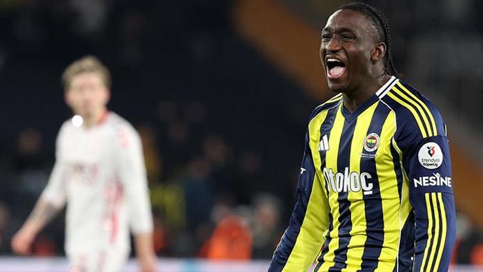 Takibe devam
Samsunspor ise bu baskıya direnç gösterirken, panik yapmadı ve ayağa toplarla Fenerbahçe’nin tempo yapmasını önledi. Dün gece şunu net gördük Samsunspor golcü forvet açısından Fenerbahçe‘den daha zengindi. Fenerbahçe’de Guendouzi’nin yarısı kadar diğer futbolcular performans gösterse belki de istenilen sonuç alınabilirdi ama Samsunspor’u tek bir futbolcunun gayretiyle yenmek biraz zordu. Ama futbol böyle bir şey. Hakem bitiş düdüğünü çalmadan maç bitmiyor. Önce Nene ateşledi ardından Sidiki Cherif uzatmalarda attığı golle inanılmaz bir golle takımını galibiyete taşıdı. Unutulmaz maçlardan birini izledik Kadiköy’de belki de Fenerbahçe beraberliğe razıyken şampiyonluğa havlu atacağı bir maçı son saniyelerde iki genç yıldızıyla lehine çevirdi ve takibe devam dedi…