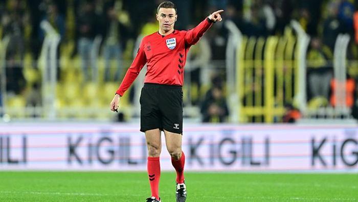 Ayrıca Ederson’un son saniyelerde topu zaman geçirmek için ihlal bölgesinin uzağına atması ikinci sarı kart için başka bir gerekçeydi. Ancak hakem toleranslı davranışlarını sürdürdü. Özetle, hakem sertliği yönetemedi; disiplin standardı baştan sona tutarsız kaldı.